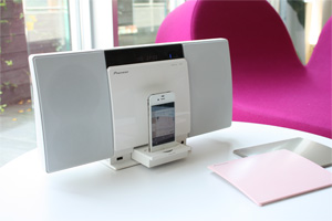 パイオニア：スタイリッシュCDミニコンポ「X-SMC00BT-W」