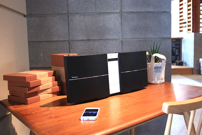 スタイリッシュCDミニコンポ「X-SMC22-S」